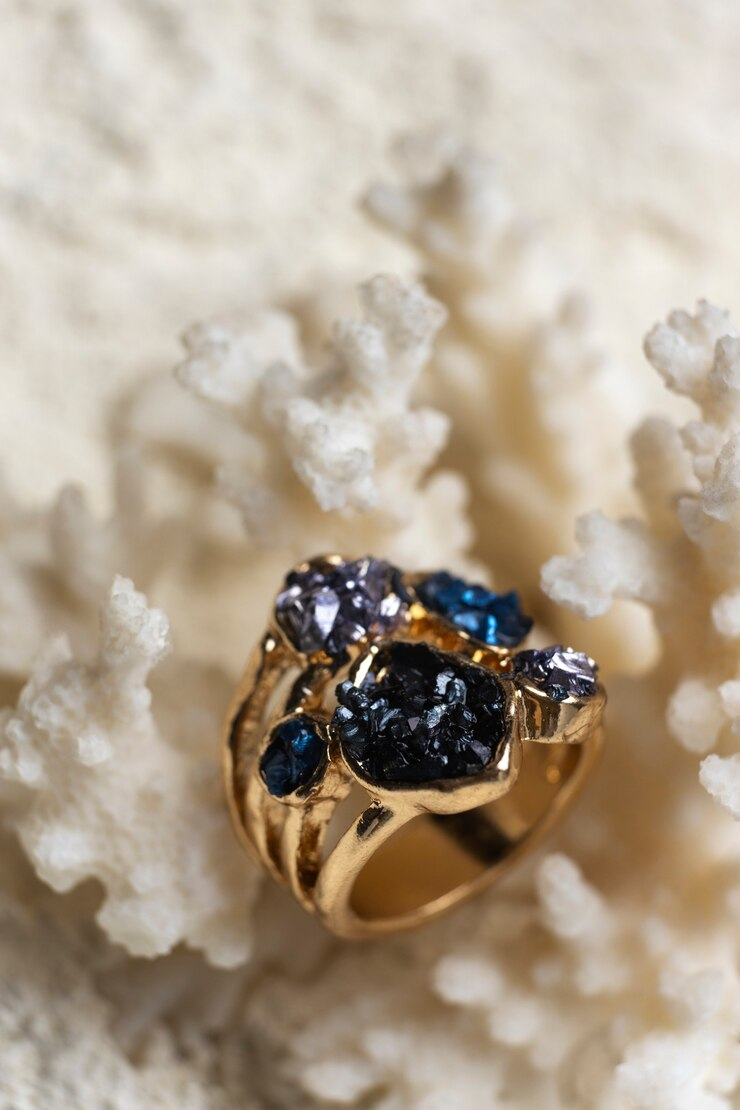 Nayra Crescent Moon Ring